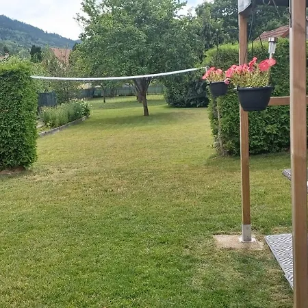 Dans Maison Au Centre Du Village, Commerces Et Commodites